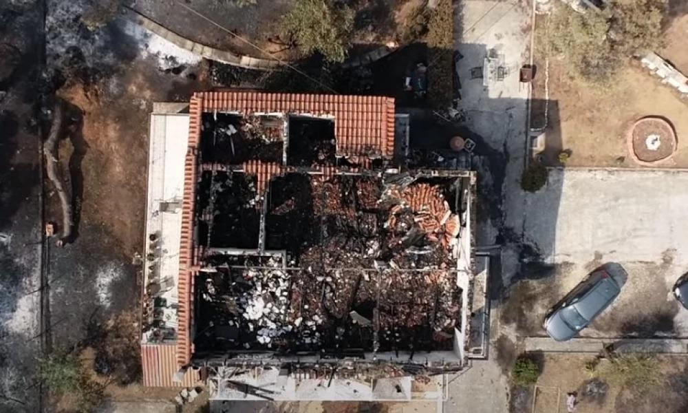 Φωτιά στη Βαρυμπόμπη – Πτήση με drone αποκαλύπτει το μέγεθος της καταστροφής